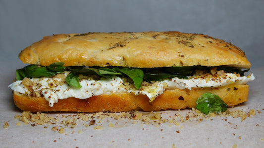 (Vega) Zwarte Truffel Mozzarella - Walnoot - Citroenolie - Basilicum Salade