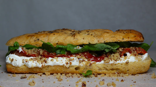 (Vega) Semi Zongedroogde Tomaat - Burrata - Walnoot - Basilicum Salade