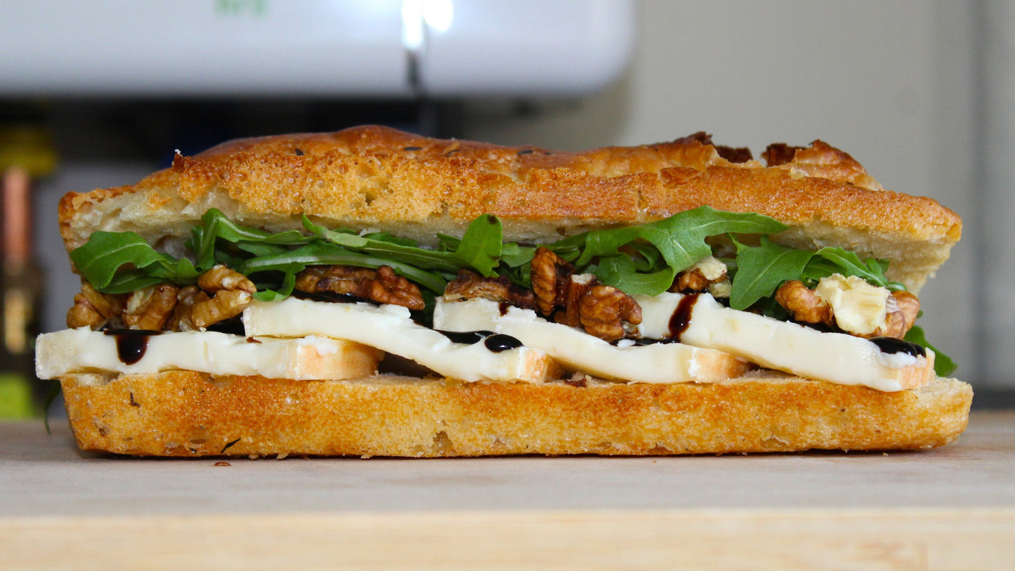 #6 (Vega) Taleggio Zachte Kaas - Walnoten - Balsamico & Rucola