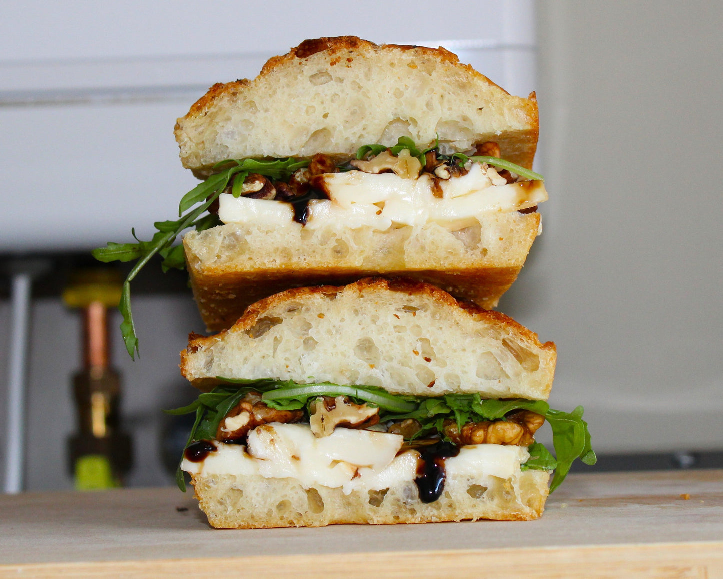 #6 (Vega) Taleggio Zachte Kaas - Walnoten - Balsamico & Rucola