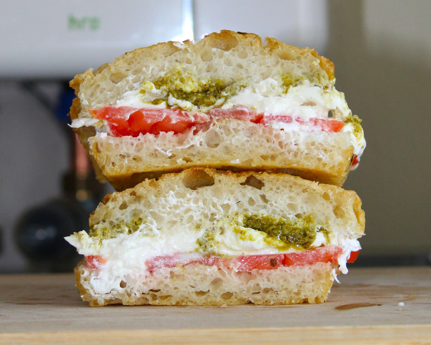 #4 (Vega) Burrata - Tomaat - Pesto Genovese